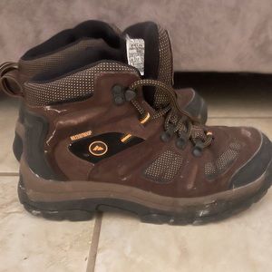 Youth waterproof hiking boots size 4